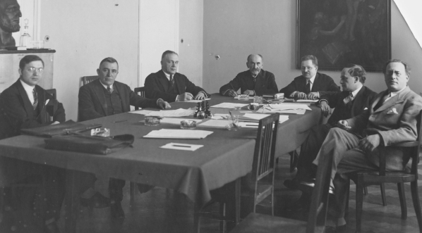  Posiedzenie jury olimpijskiej nagrody muzycznej na letnie Igrzyska Olimpijskie w Los Angeles, Warszawa 21.03.1932 r.  