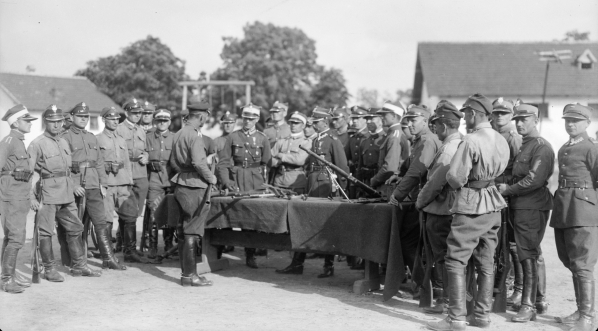  Egzamin ze strzelania w Szkole Podoficerów Zawodowych Kawalerii 8.06.1927 r.  