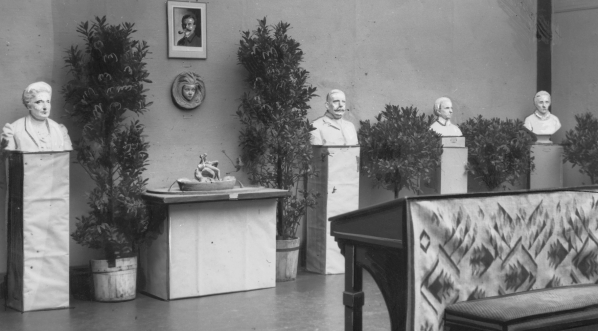  Wystawa rzeźb artysty rzeźbiarza Antoniego Madeyskiego w Salonie Towarzystwa Przyjaciół Sztuk Pięknych w Poznaniu w marcu 1936 r.  