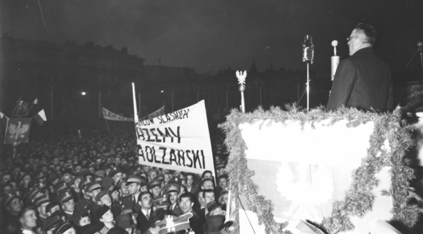  Przemówienie prezesa Obozu Zjednoczenia Narodowego gen. Stanisława Skwarczyńskiego na manifestacji antyczeskie w Warszawie z żądaniem zwrotu Zaolzia we wrześniu 1938 r.  