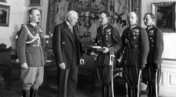  Delegacja I Pułku Ułanów Krechowieckich u Prezydenta RP Ignacego Mościckiego, 2.05.1932 r.  