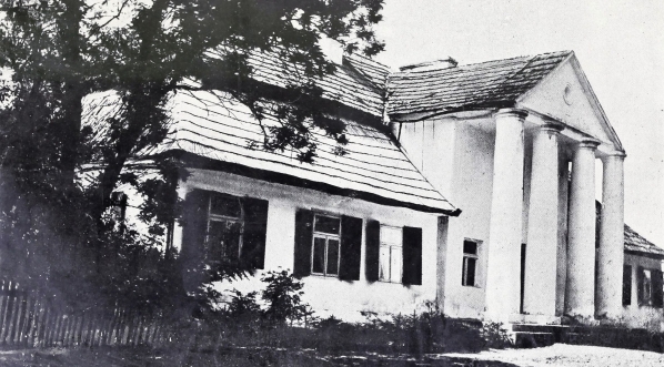  "Dwór w Wodzieradach - rodzinny dom Melanji Parczewskiej".  