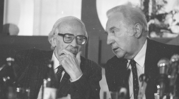  Kongres Intelektualistów w Obronie Pokojowej Przyszłości Świata w Hotelu Victoria w Warszawie w styczniu 1986 r.  