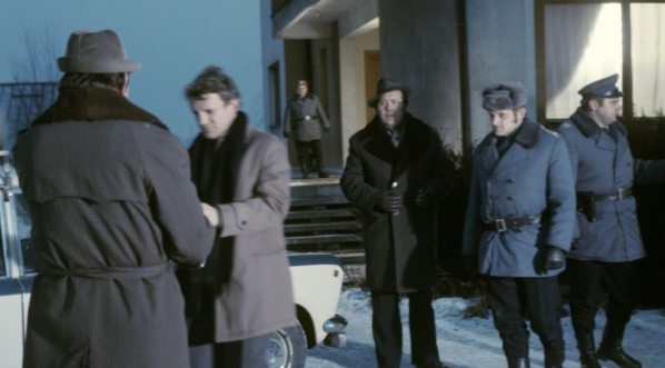  Bronisław Cieślak i Zdzisław Tobiasz na planie filmu "07 zgłoś się".  