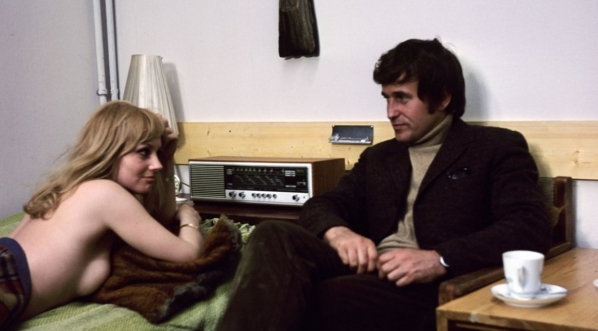  Barbara Karska i Jan Nowicki w filmie "Anatomia miłości" z 1972 roku.  