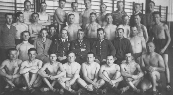  Kurs przodowników gier sportowych Związku Rezerwistów RP w Wilnie w 1935 roku.  
