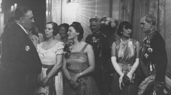  Przyjęcie w ambasadzie ZSRR w Warszawie wydane przez ambasadora ZSRR w Polsce Mikołaja Szaronowa w czerwcu 1939 r.  