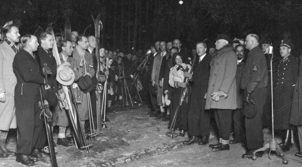  Złożenie hołdu prezydentowi RP przez uczestników Międzynarodowych Zawodów Narciarskich o Mistrzostwo Polski w Zakopanem w lutym 1934 r.  