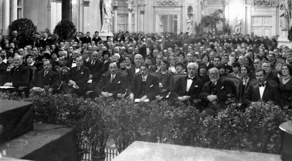  Akademia w sali Rady Miejskiej w Warszawie z okazji 120 rocznicy urodzin poety ukraińskiego Tarasa Szewczenki w marcu 1934 r.  