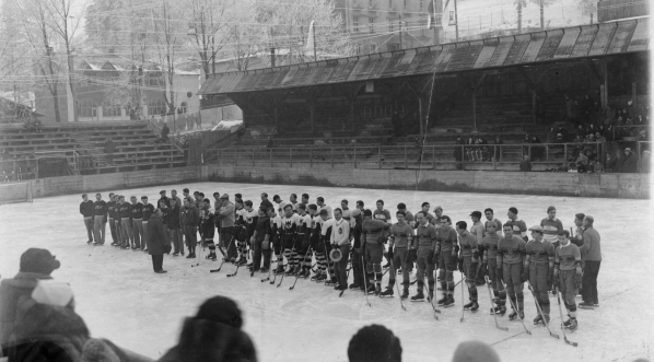 Otwarcie międzynarodowego turnieju hokeja na lodzie w Krynicy w styczniu 1933 r.  