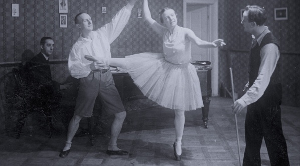  Zespół baletowy Jana Cieplińskiego podczas próby w 1937 roku.  