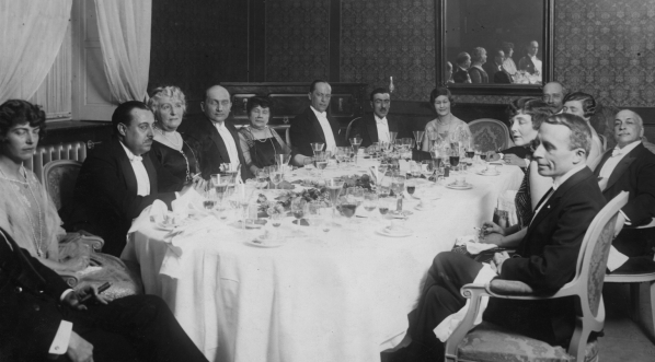  Obiad wydany przez posła nadzwyczajnego i ministra pełnomocnego Hiszpanii w Polsce Sylvio Fernandeza Vallina w Hotelu Europejskim w Warszawie na cześć Jana Perłowskiego 22.04.1927 r.  