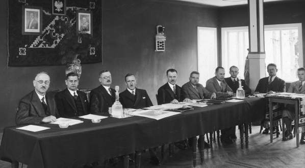  Prezydium zjazdu turystyczno-uzdrowiskowego w Jaremczu w 1934 roku.  