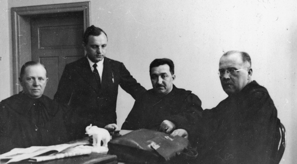  Obrońcy w procesie przeciwko 36 bojówkarzom, którzy opanowali zbrojnie miasteczko Myślenice,  przed Sądem Okręgowym w Krakowie w maju 1937 roku.  