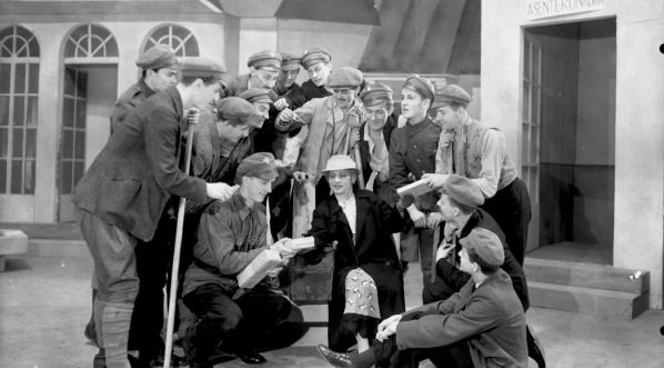  Przedstawienie "Gałązka rozmarynu" Zygmunta Nowakowskiego na scenia Teatru im. Juliusza Słowackiego w Krakowie w grudniu 1937 roku.  