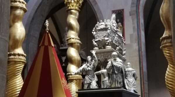  Konfesja Św. Wojciecha w Archikatedrze Gnieźnieńskiej, widok od strony Kaplicy Bogorii.  