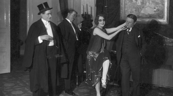  Farsa „Najszczęśliwszy z ludzi” Stefana Kiedrzyńskiego w Teatrze Letnim w Warszawie w 1925 roku.  