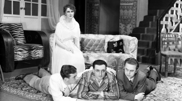  Przedstawienie "Trzy asy i jedna dama" Denysa Amiela w Teatrze im. Juliusza Słowackiego w Krakowie w styczniu 1936 roku.  
