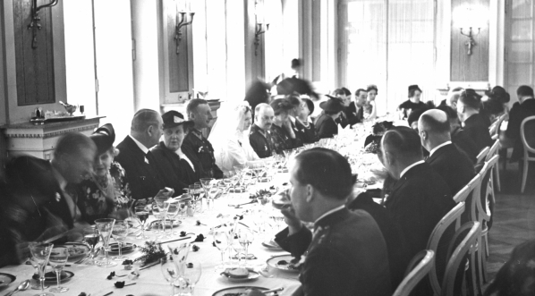  Ślub hrabiego Tadeusza Czackiego z hrabianką Marią Plater-Zyberk w maju 1938 r.  