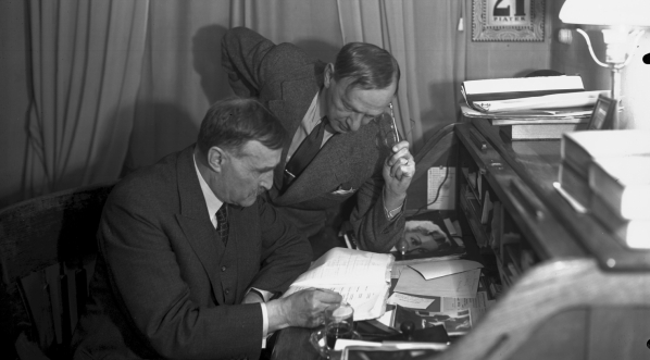  Adam Grzymała-Siedlecki z reżyserem Józefem Karbowskim przed przedstawieniem "Ormianin z Bejrutu" w Teatrze im. Juliusza Słowackiego w Krakowie 21.10.1938 r.  