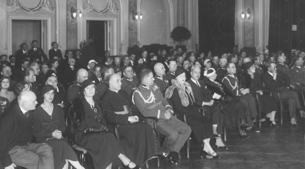  Uroczysta akademia ku czci króla Stefana Batorego zorganizowana przez Towarzystwo Polsko-Węgierskie w Poznaniu, 06.11.1933 r.  