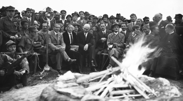  Uroczystości na Błoniach Krakowskich z okazji święta harcerzy Ziemi Krakowskiej w lipcu 1932 roku.  