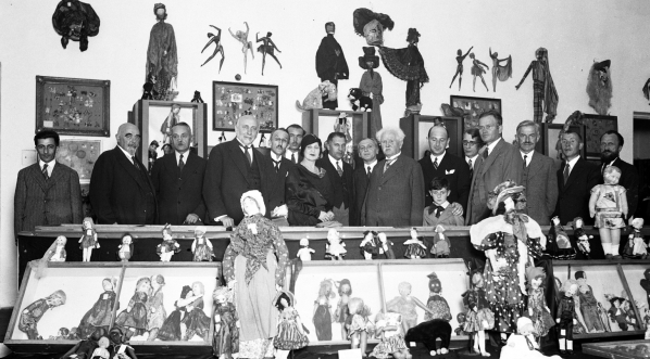  Wystawa lalek artystki malarki Stefanii Łazarskiej w 1932 roku.  